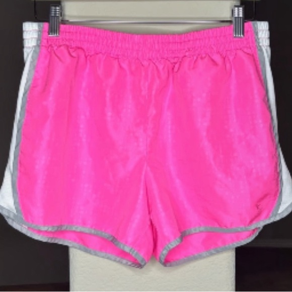Danskin Now In Pink Passion Athletic Shorts Size XL BRAND NEW - Picture 1 of 7